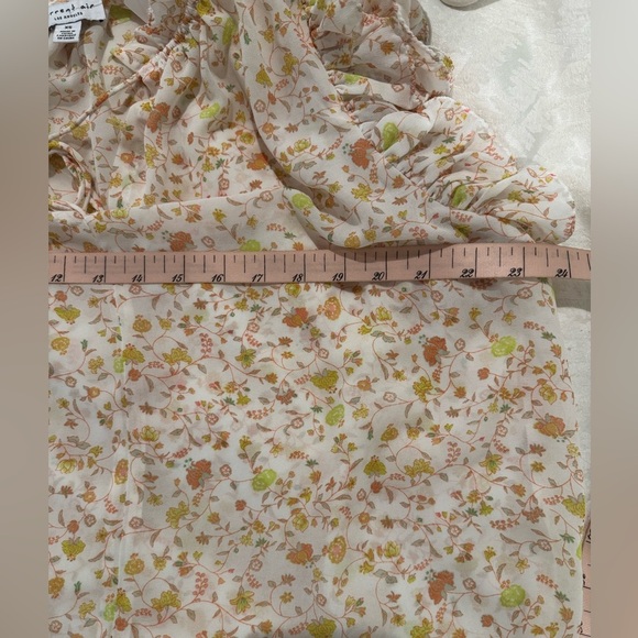 Current air Anthropologie Floral Ruffle sleeve split neckline Blouse - Picture 6 of 9